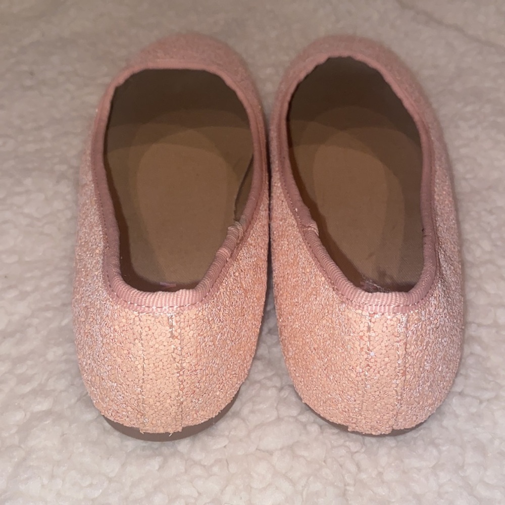 Old Navy Shoes - Picture 4 of 7